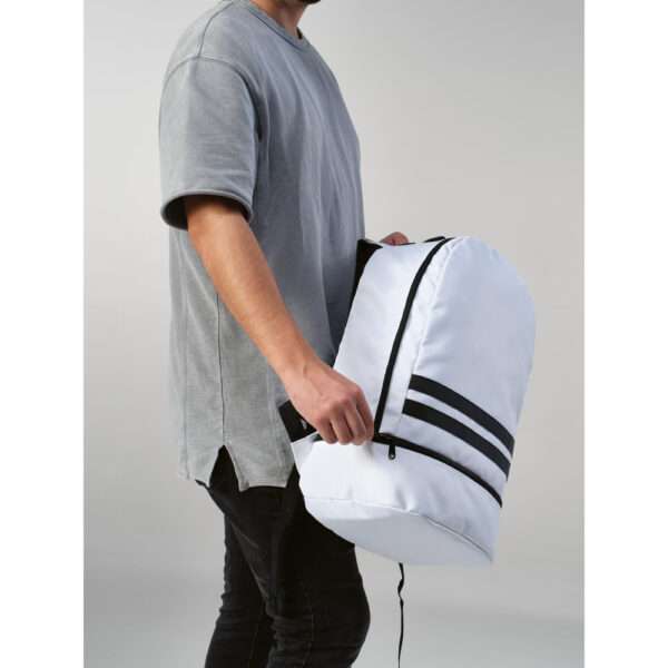 Mochila em 290T poliéster reciclado em sarja com forro em 210D poliéster reciclado. - Image 10