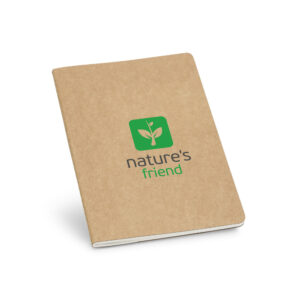 Caderno A5 em cartão kraft reciclado com páginas pautadas.