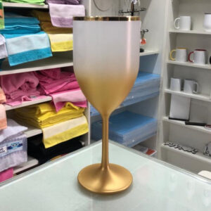 Taça de vinho jateada.